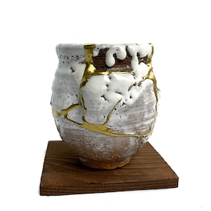 Inclue wood Base ,Kintsugi gifts, kintsugi bowl, Japanese art in repairing with gold a broken pottery, kintsukuroi bowl, kintsugi pottery