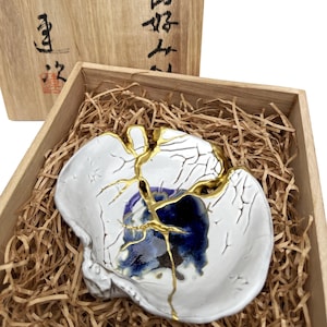 Include wood Box ,Kintsugi gifts, kintsugi bowl, Japanese art in repairing with gold a broken pottery, kintsukuroi bowl, kintsugi pottery