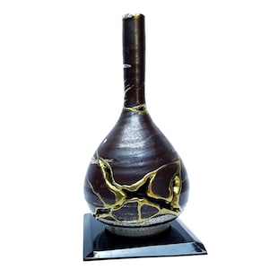 Enthalten Holzsockel, Kintsugi Geschenke, Kintsugi Vase, japanische Kunst bei der Reparatur einer gebrochenen Keramik mit Gold, Kintsukuroi Schüssel, Kintsugi Keramik