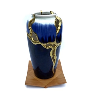 Include Wooden Base ,Kintsugi gifts, kintsugi Vase, Japanese art in repairing with gold a broken pottery, kintsukuroi bowl, kintsugi pottery