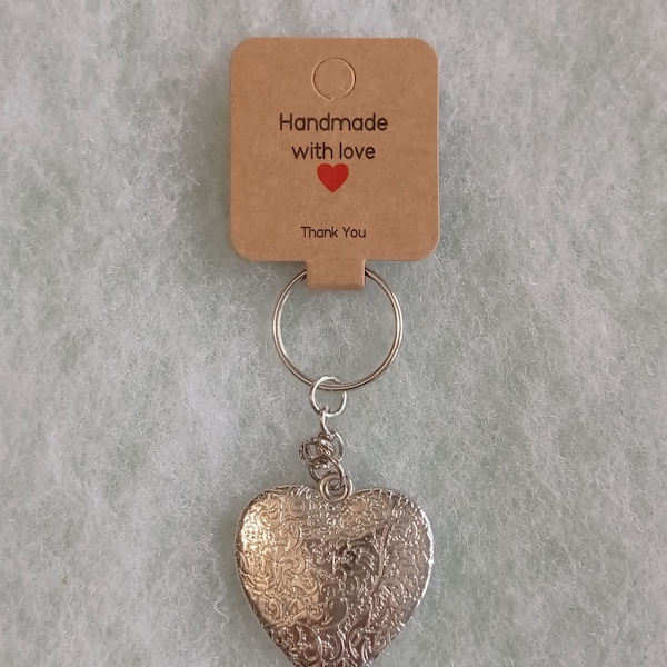 Porte-clés décoratif en forme de coeur imitation métal argenté