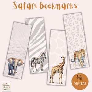 Puede incluir: Marcadores de Safari con ilustraciones de un elefante, una cebra, una jirafa y un leopardo. Los marcadores tienen un fondo beige claro con estampados de animales. El texto "Safari Bookmarks" está en la parte superior.