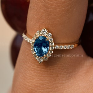 Vintage Oval London Blauer Topas Ring, 14k Rosegold, etwas Blaues für die Braut, Einzigartiger Verlobungsring Halo, zierliche Diamant Ewigkeit Ehering
