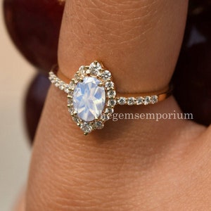 Moonstone Engagement Ring,Vintage Wedding Band,Anniversary Promise Bridal Ring,Solid 18k Gold,Moonstone Diamond Unique Halo Ring For Women