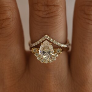 Pear Moissanite Engagement Ring Set/14k Solid Gold/Vintage Wedding Ring Set/Diamond Contour Ring/Anniversary Push Present/Bridal Ring Set