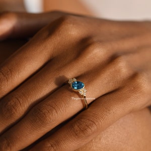 Oval London Blue Topaz Engagement Ring,Cluster Diamond Ring,14k Solid Gold,Minimalist Promise Ring,Something Blur for Bride,Natural Gemstone