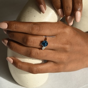 Natural London Blue Topaz Ring,Round Cut Topaz Wedding Ring,Cluster Diamond Ring,14K Solid Gold,Minimalist Ring,Birthday Gift,Blue Gemstone