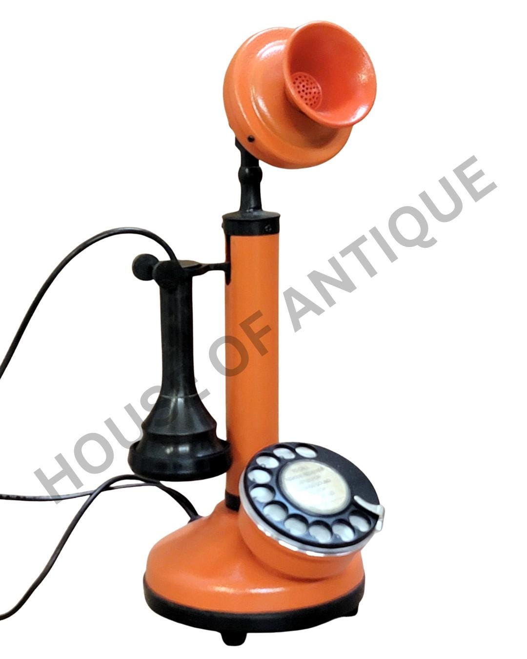 Vieux téléphone rétro à bouton poussoir rond orange brûlé des années 70
