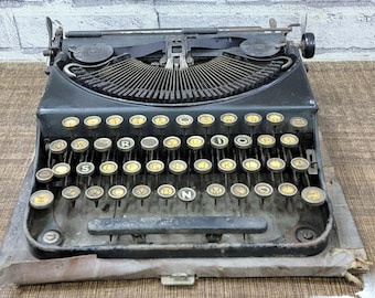 Vintage Remington Typewriter: Working Antique Portable Decor