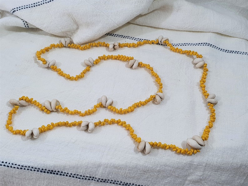 Vintage Estate Cowrie Yellow Shell Necklace Lei Tiki Island Souvenir Boho Coastal Kitsch