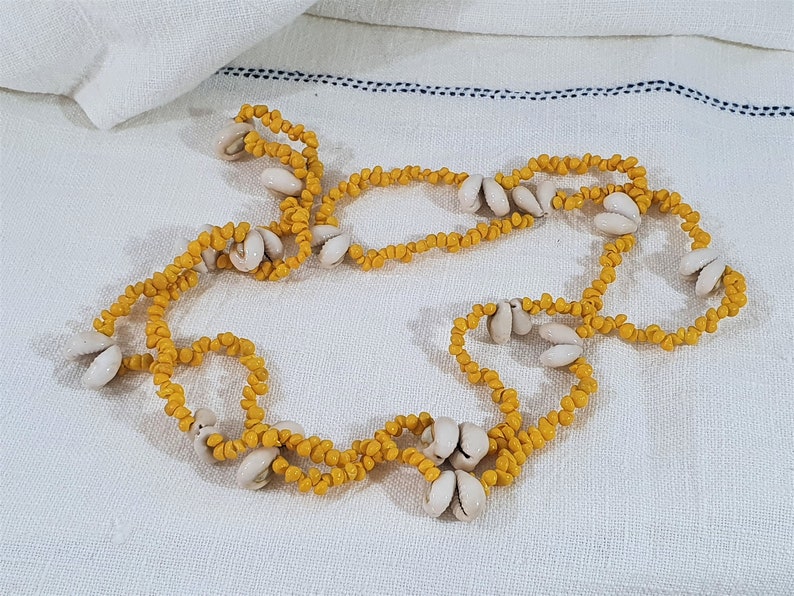 Vintage Estate Cowrie Yellow Shell Necklace Lei Tiki Island Souvenir Boho Coastal Kitsch