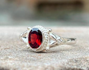 Anillo de granate en plata 925: joyería bohemia de plata oxidada hecha a mano para ella