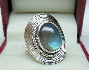 Labradorite Ring Designer Handmade Ring Gemstone Ring 925 Sterling Silver Ring For Women Everyday Jewelry Oval Ring Boho Ring