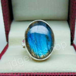Oval Labradorite Ring: Handmade 925 Sterling Silver Gemstone