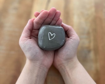 Heart urn for ashes – Handmade ceramic cremation keepsake | Small memorial urn