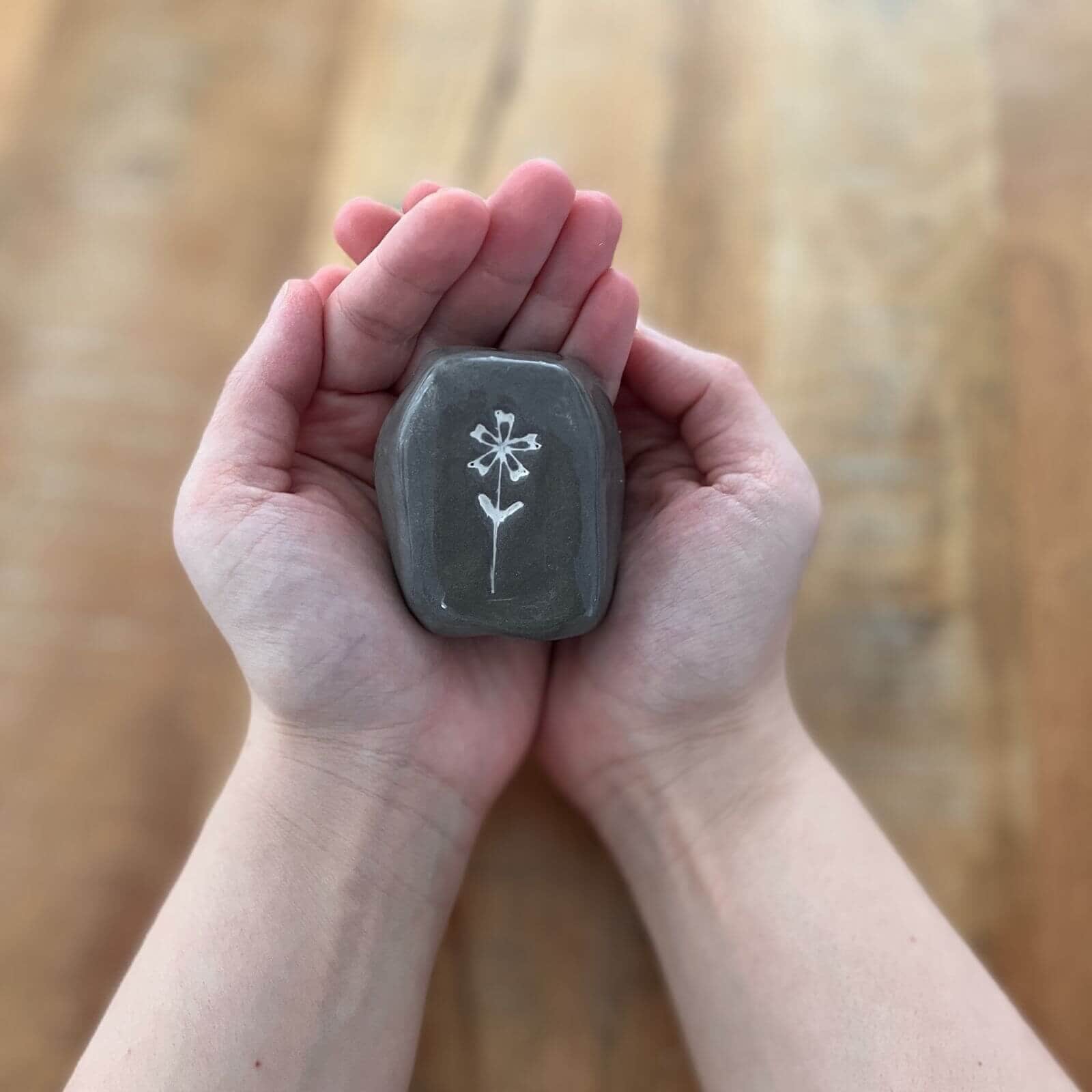 Kleine urn met bloem | Crematie-urn | Urn voor as