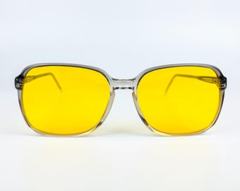 True Vintage Sunglasses | NOS | Women display picture 3