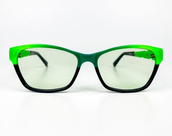 Vintage Sunglasses NOS Y2K Round Style Gray Lens Vogue Green Frame 2000s Retro Vintage Sunglasses NOS Y2K Round Style Gray Lens Vogue Green  main image 2