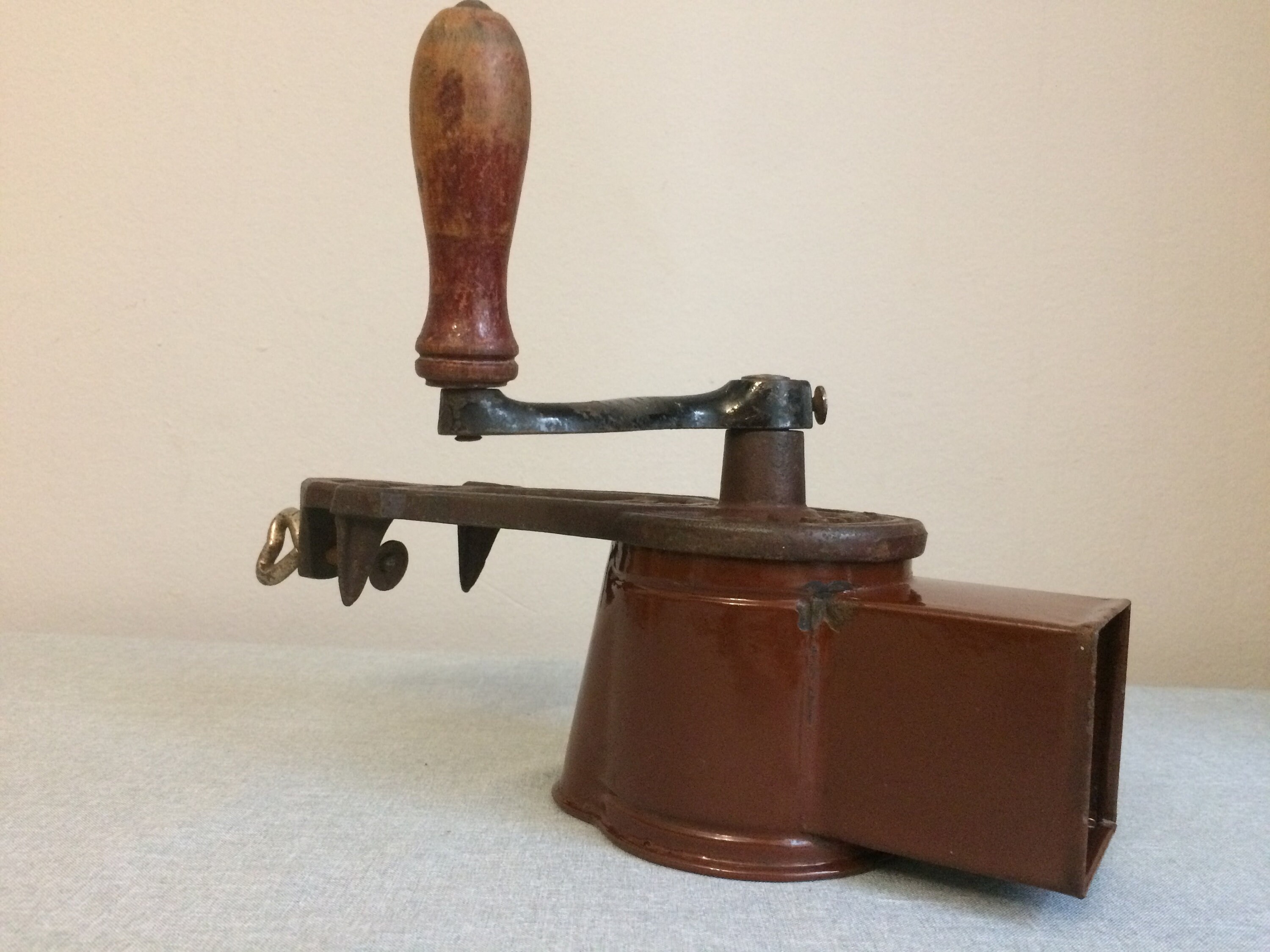 アンティーク Harras 52 手動ナッツミルグレーター | エナメルハンド