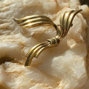 Vintage Brosche Gold Signiert Amdo G K – Eleganter Modeschmuck – Sammler Geschenk für Sie