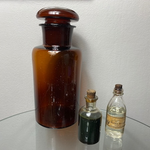 Large Vintage Apothecary Jar Brown Glass – Amber Pharmacy Bottle – Retro Medical Decor – Collectible Glass Container