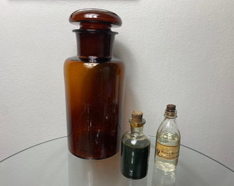 ヴィンテージの茶色のガラス製薬瓶：1930年代のラベル付き薬局ボトル