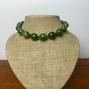 Vintage Green Bakelite Bead Necklace | Small Round Beads | Collectible Retro Jewelry