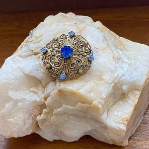 Vintage Tsjechische filigraan bloemenbroche | Sieraden Tsjecho-Slowakije | Broche in antieke stijl | Goudkleurige bloemspeld | Boho-kostuumsieraden