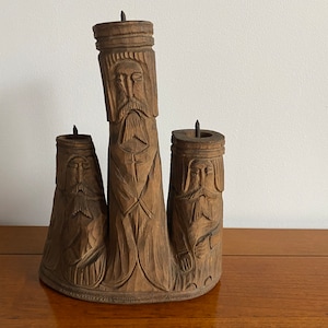 Candelabro antiguo de madera tallada a mano / Escultura de arte popular religioso / Candelabro de madera primitivo