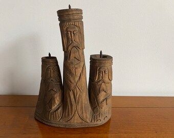 Candeliere antico in legno intagliato a mano / Scultura di arte popolare religiosa / Portacandele in legno primitivo