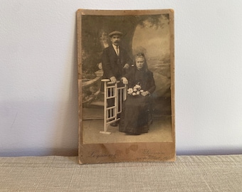 Retrato antiguo en tarjeta de gabinete de hombre y mujer, Bélgica, Lovaina, Leyssens Studio Photo, década de 1910-1920. Fotografía vintage.