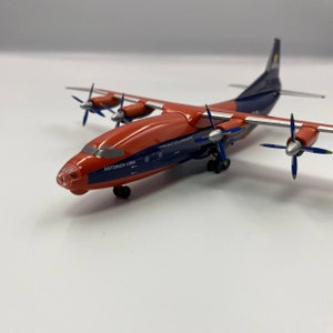 AN-12 Cavok ブルーとオレンジ 1:200、アントノフ、航空機モデル、航空ギフト、パイロットへのプレゼント、シャーシ付きモデル、プロペラ、航空