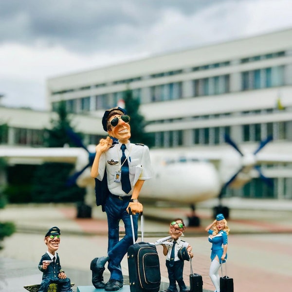 Aviation Figurines Pilot, Stewardess Statuette, Airplane, Plane, Airline, Captain, Co-pilot, Ceramic Statues, Crew, Statues, Home Decor