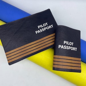 Paspoortomslag, piloot, cabinepersoneel, luchtvaartpaspoort, cadeau voor piloot, omslag, geperste leren omslag, cadeau beste piloot, buitenlandse paspoorten.