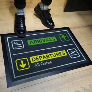 Zerbino di arrivo e partenza, regalo per l'aviazione, tappeto di benvenuto per aerei arrivi e partenze, tappetino per hostess pilota, zerbino di benvenuto in stile aviazione