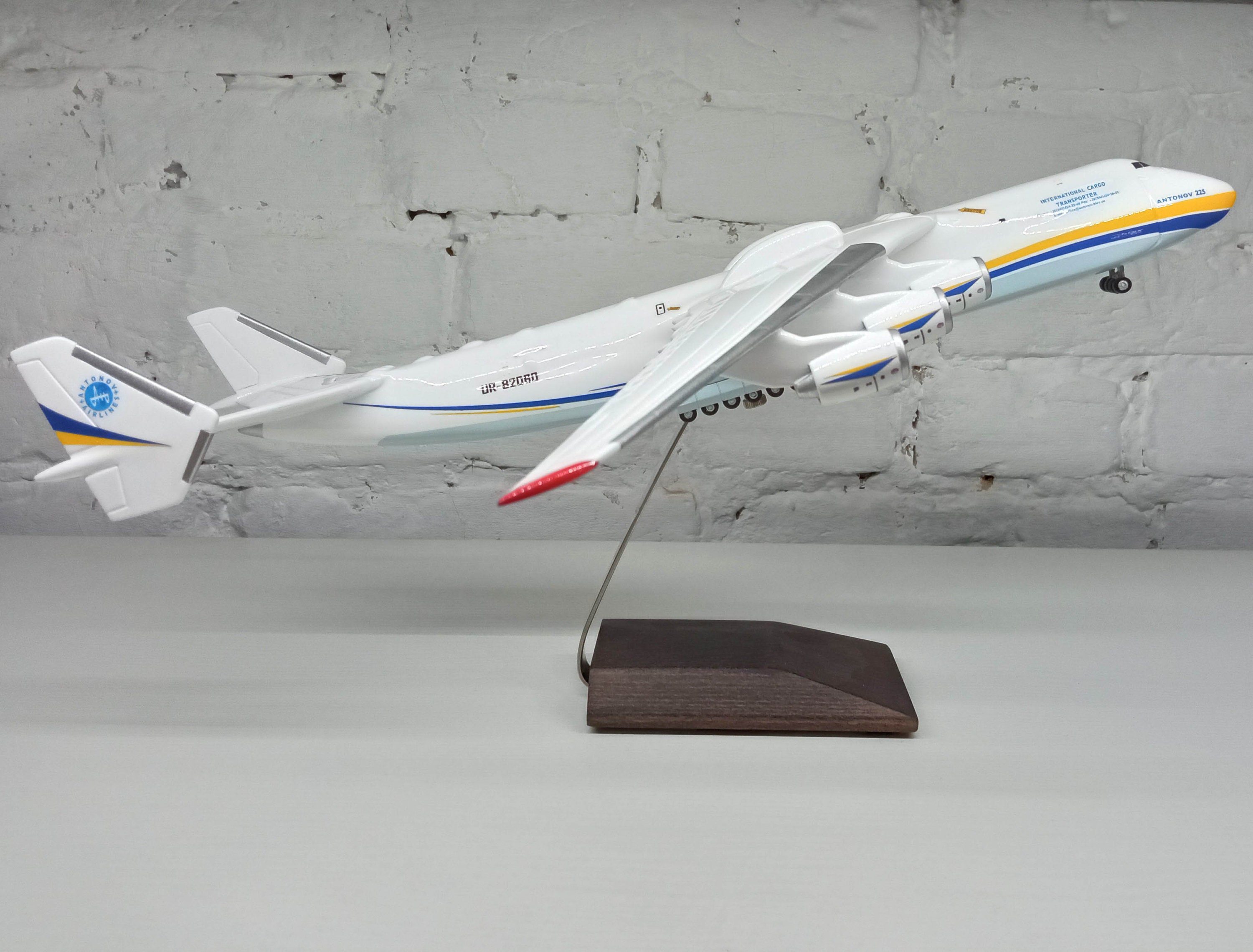 AN-225 1:200 「ムリヤ」シャーシ アントノフ ハンドメイド AN-225 1:200 「ムリヤ」シャーシ アントノフ ハンドメイド
