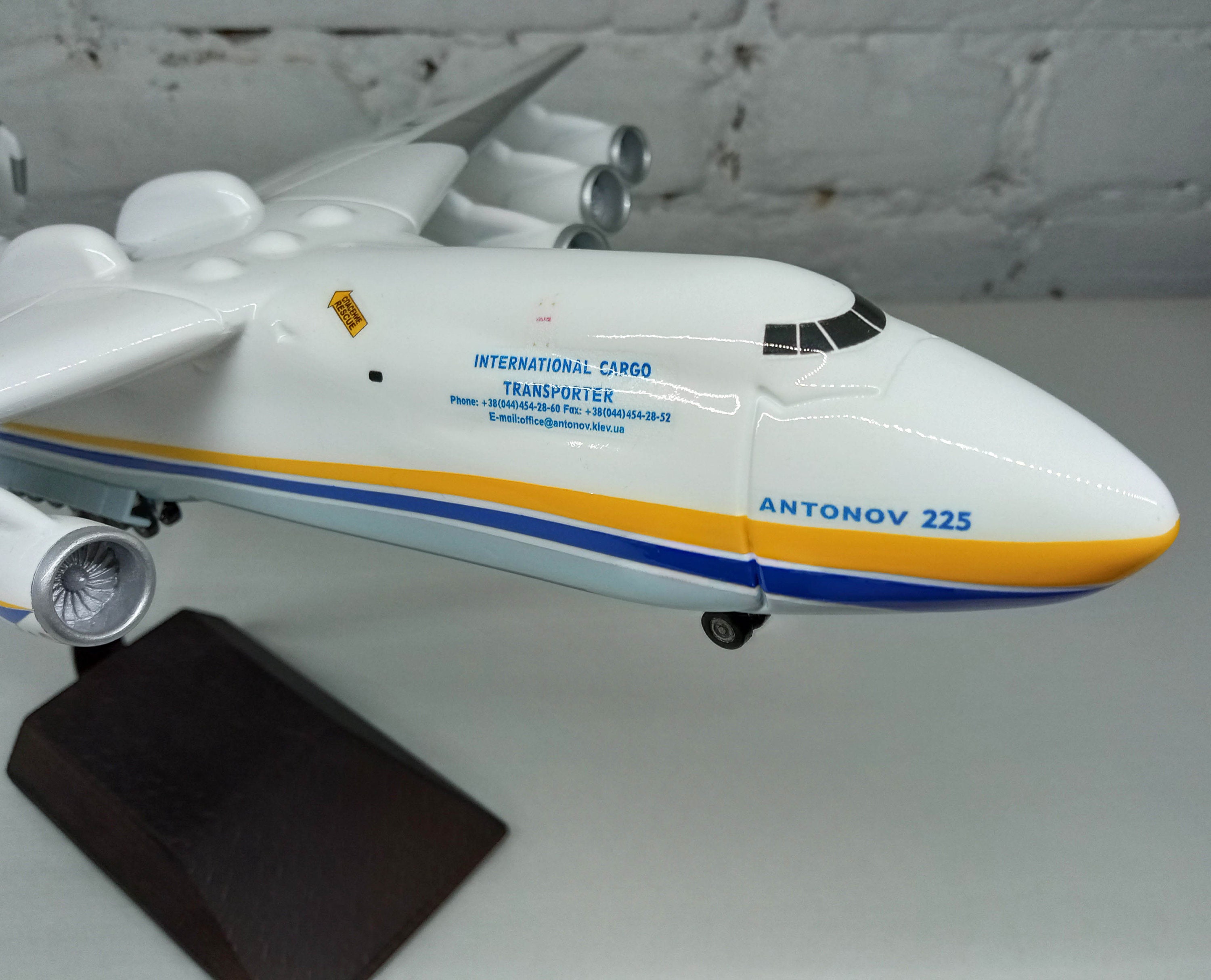 AN-225 1:200 「ムリヤ」シャーシ アントノフ ハンドメイド AN-225 1:200 「ムリヤ」シャーシ アントノフ ハンドメイド