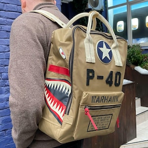 バックパック P-40 WARHAWK、カーキバックパック、バックパック、飛行機、航空機、旅行、機内持ち込みバックパック、男性へのギフト、ウォーホーク