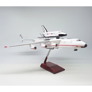 AN-225「ムリヤ」ブランシャーシ付き 1:200 アントノフ ハンドメイド航空機モデル、航空ギフト、パイロットへのプレゼント、彼や乗組員への最高のギフト