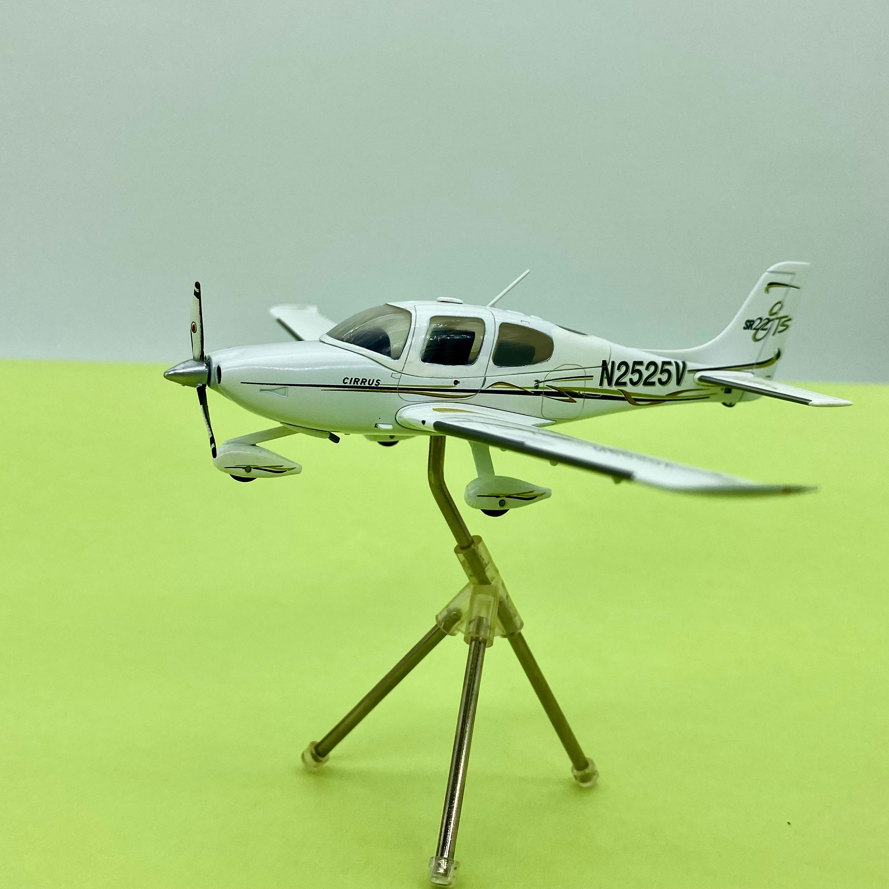 航空機・ヘリコプター 1/72 Gemini General Aviation Cirrus SR22 GGCIR013-L__75736.1693501339.