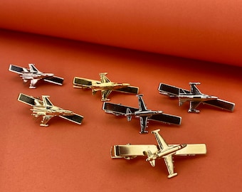 Pinza de corbata con forma de avión, aviación, pinza de corbata con forma de avión, Sukhoi, aviación militar, Gulfstream, regalos para pilotos, regalo para él, pasador de corbata, piloto, pinza F-16