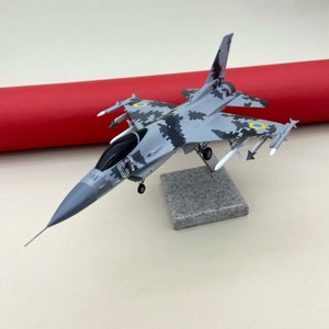 Aircraft Model F-16 Fighting Falcon 1:72, Aviation gift, Present for pilot, Collectible Model, Aviation, Fighting Falcon, F16, Military, UAF
