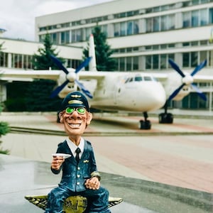 Aviation Figurines Pilot, Stewardess Statuette, Airplane, Plane, Airline, Captain, Co-pilot, Ceramic Statues, Crew, Statues, Home Decor Seated pilot - 16 cm