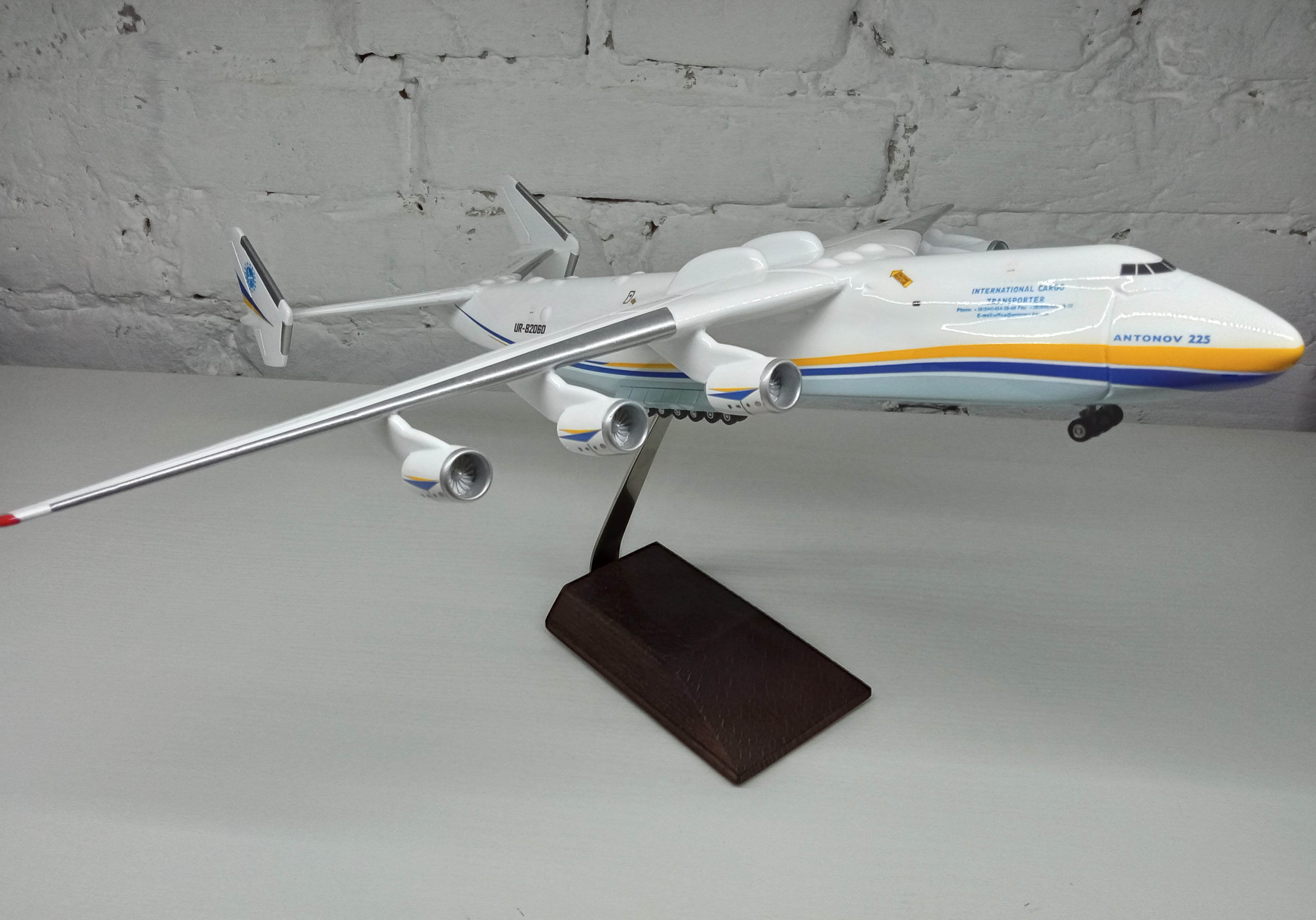 AN-225 1:200 「ムリヤ」シャーシ アントノフ ハンドメイド AN-225 1:200 「ムリヤ」シャーシ アントノフ ハンドメイド