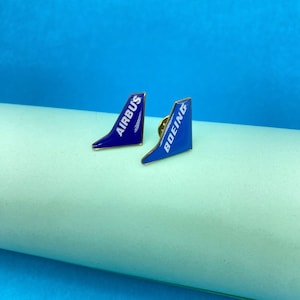 Badge Boeing and Badge Airbus, Pin Aircraft Tail Fin, Pin Airlines, Accessories, Aviation, Boeing Company, Pin Airbus, Vertical stabilizer