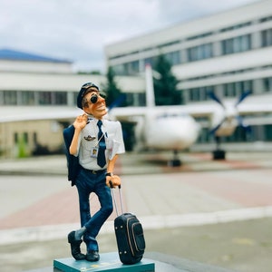 Aviation Figurines Pilot, Stewardess Statuette, Airplane, Plane, Airline, Captain, Co-pilot, Ceramic Statues, Crew, Statues, Home Decor Huge pilot - 43 cm