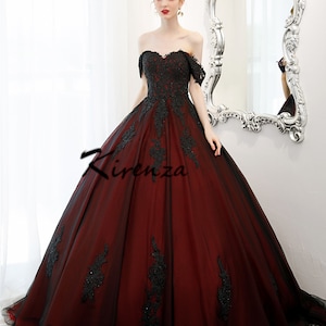 Deluxe donkere wijnrode bordeauxrode en zwarte baljurk Goth-trouwjurk met meegeleverde petticoat