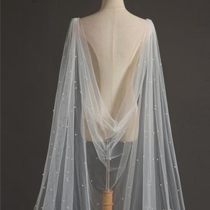 Handgefertigter Wasserfall-Hochzeitsumhang aus Schweizer Tüll mit Perlenverzierung – 300 x 150 cm. Elfenbein oder Weiß.