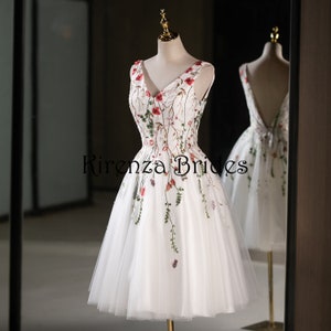 Pretty Knee Length White Chiffon Wedding Dress with Wildflower Embroidery