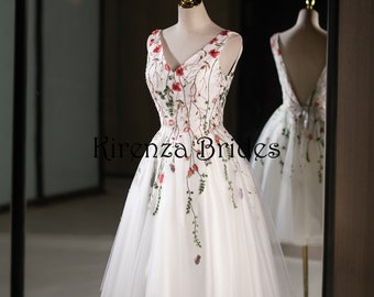 Pretty Knee Length White Chiffon Wedding Dress with Wildflower Embroidery